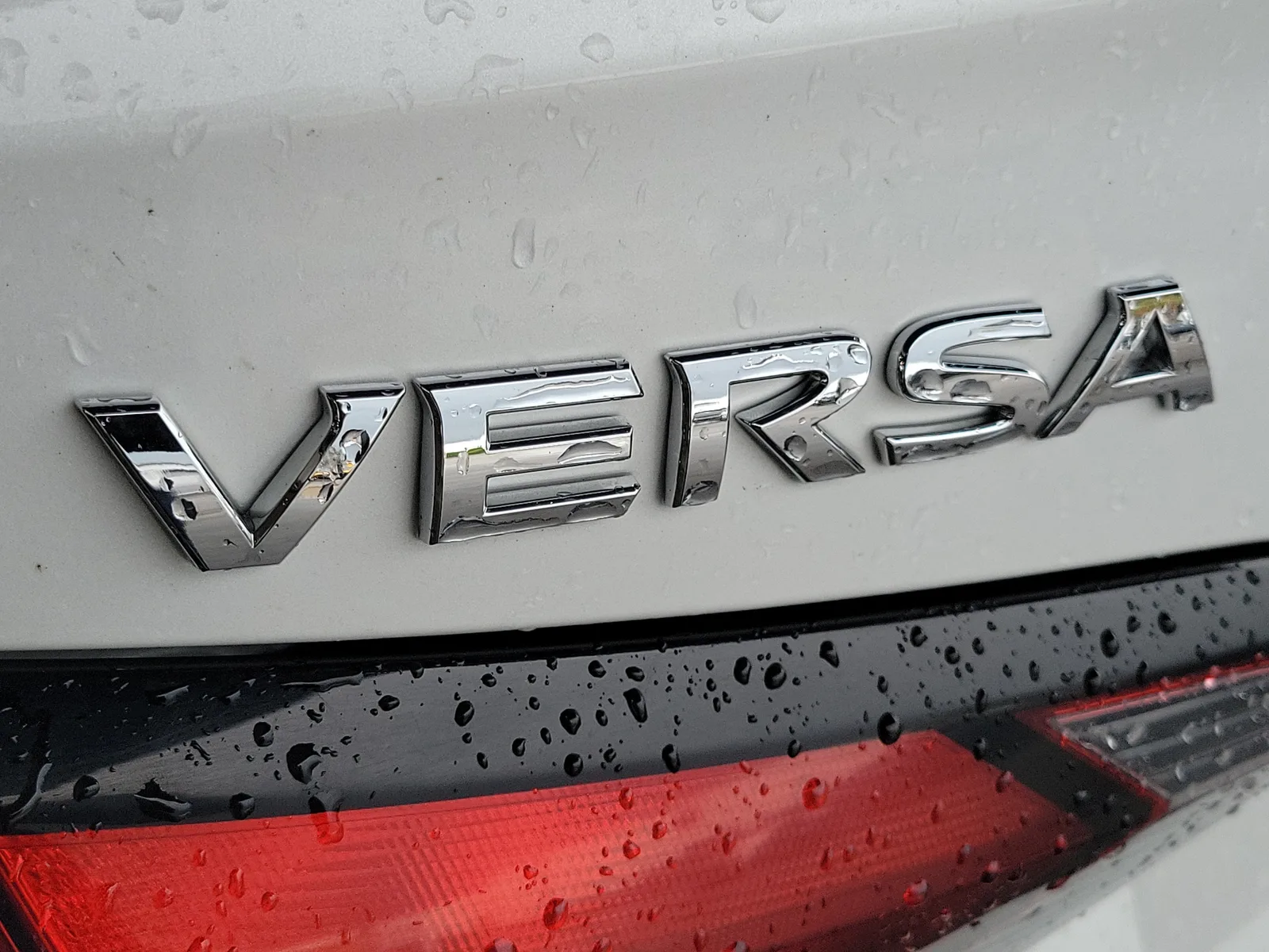 2024 Nissan Versa SV photo 11