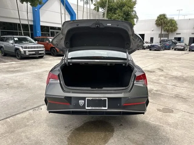 2024 Hyundai Elantra Limited photo 28