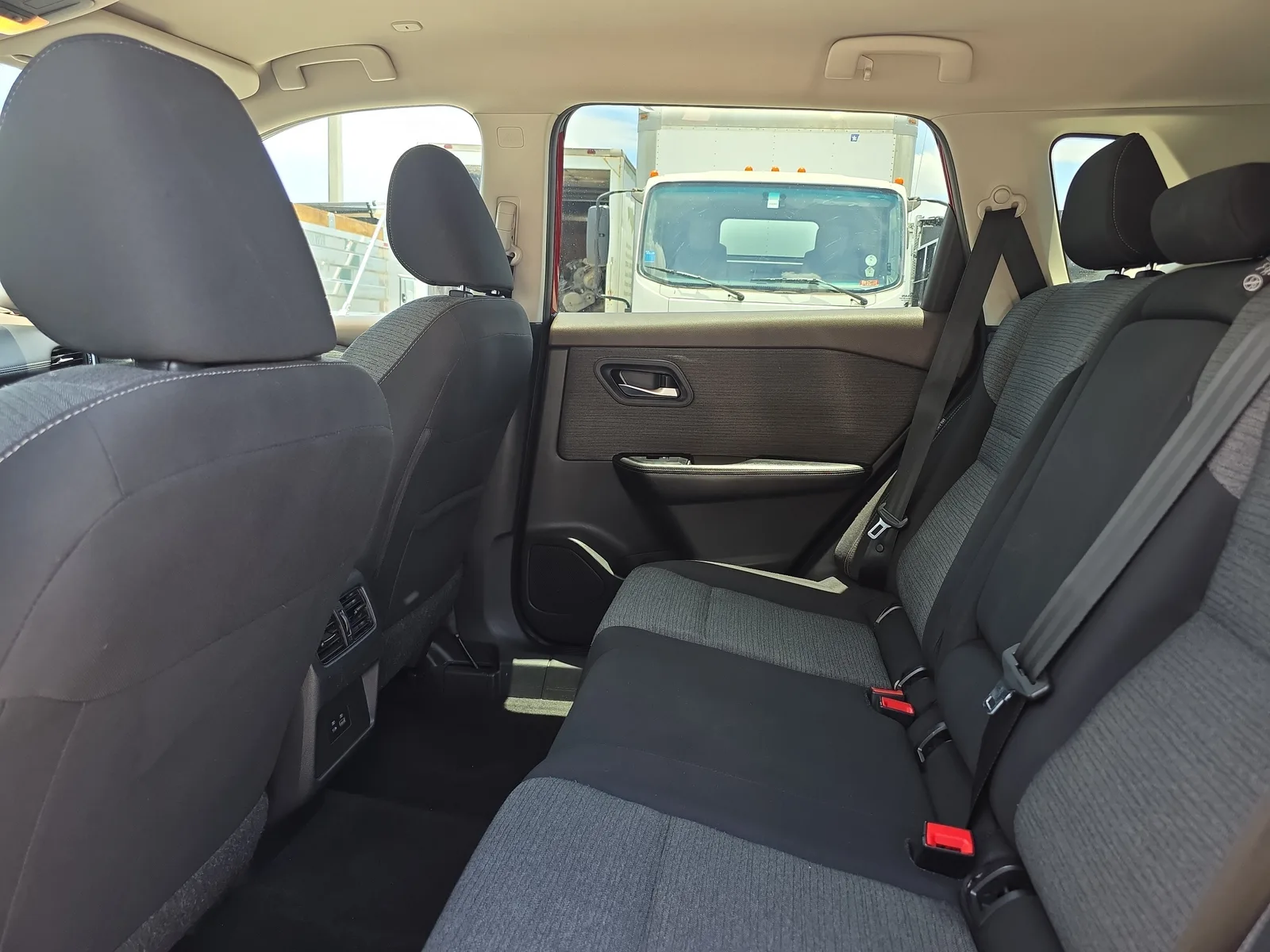 2023 Nissan Rogue SV photo 15