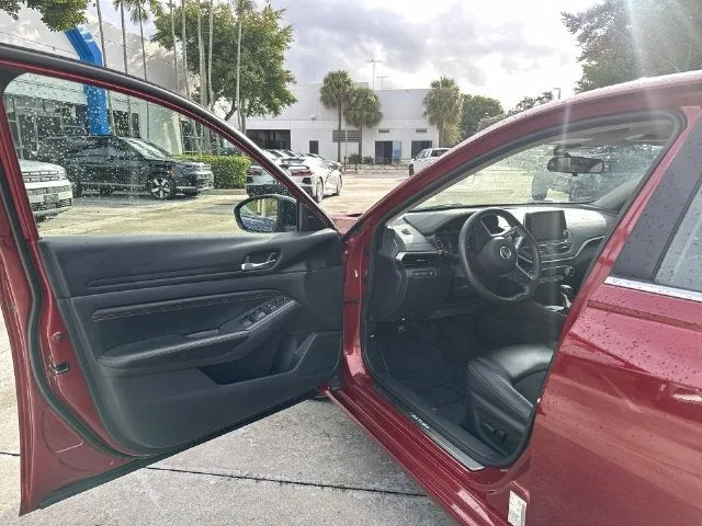 2022 Nissan Altima 2.5 SR photo 22