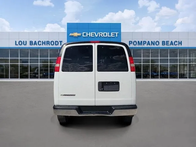 2019 Chevrolet Express Passenger 3500 LT photo 4
