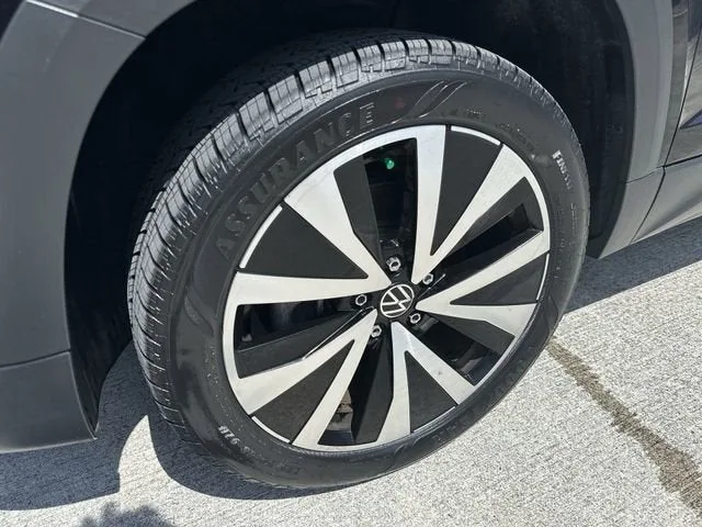 2024 Volkswagen Taos SE photo 11
