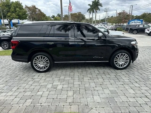 2022 Ford Expedition Platinum photo 14