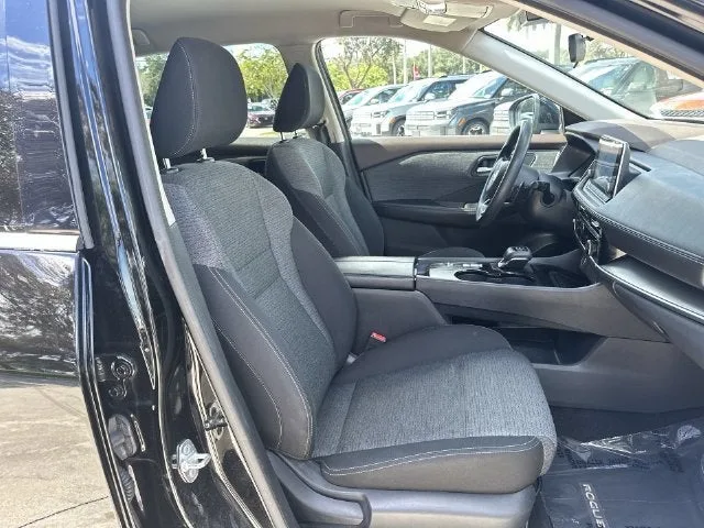 2021 Nissan Rogue SV photo 29