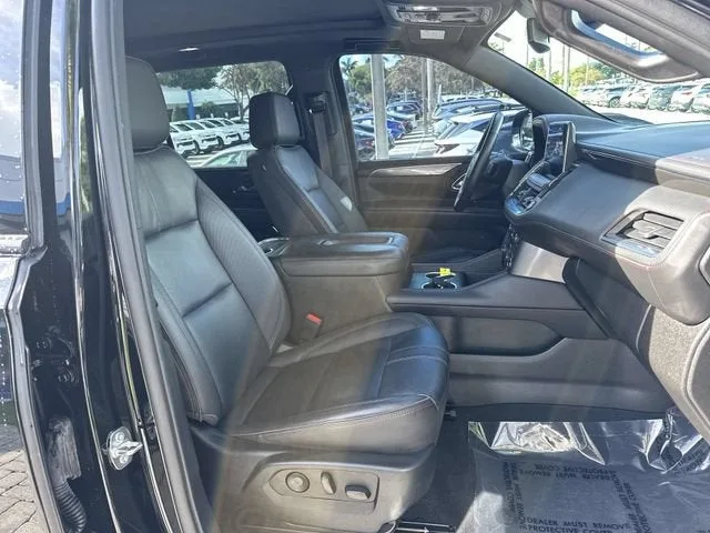 2023 Chevrolet Suburban RST photo 29