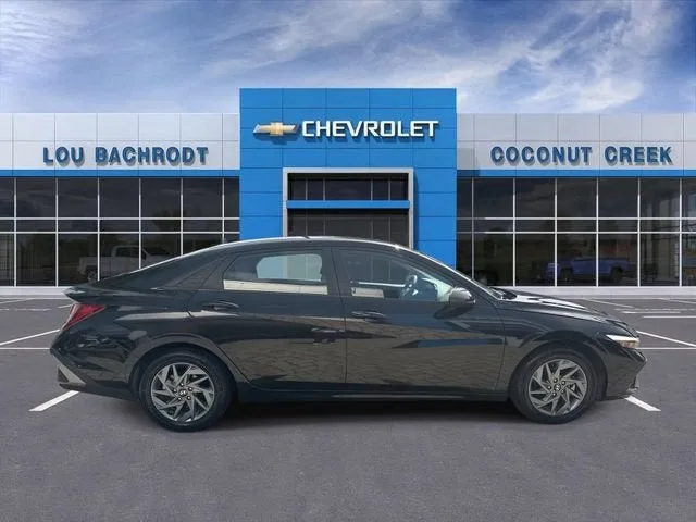 2024 Hyundai Elantra SEL photo 9