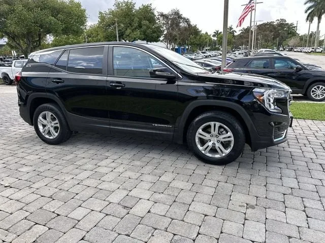 2024 GMC Terrain SLE photo 15