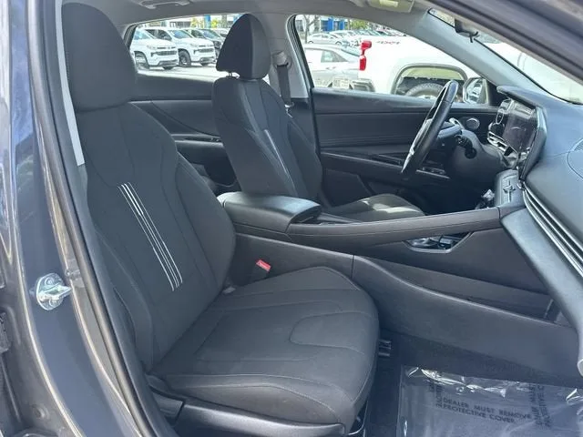 2025 Hyundai Elantra SEL Convenience photo 29