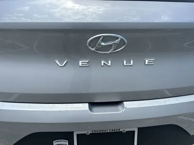 2025 Hyundai Venue SEL photo 12