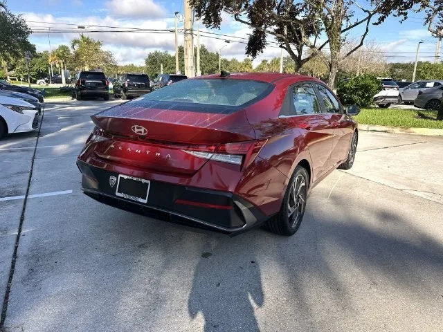 2025 Hyundai Elantra SEL Convenience photo 37