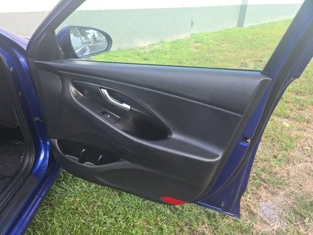 2020 Hyundai Elantra GT 5DR HB AT photo 9