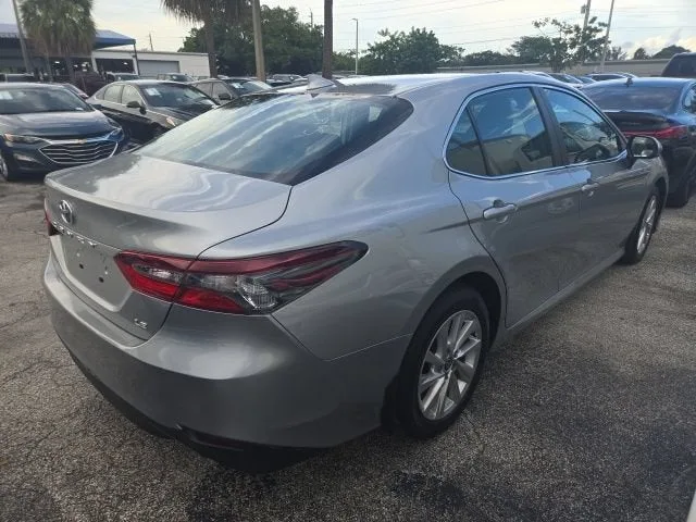 2023 Toyota Camry LE photo 4