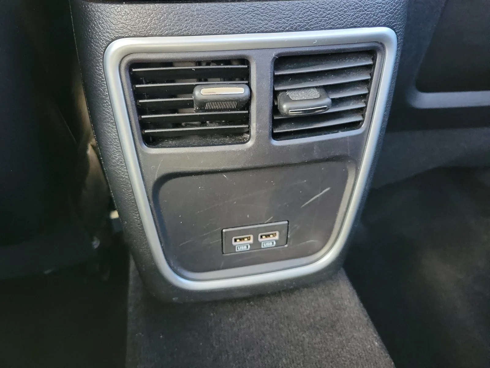 2021 Chrysler 300 Touring L photo 17