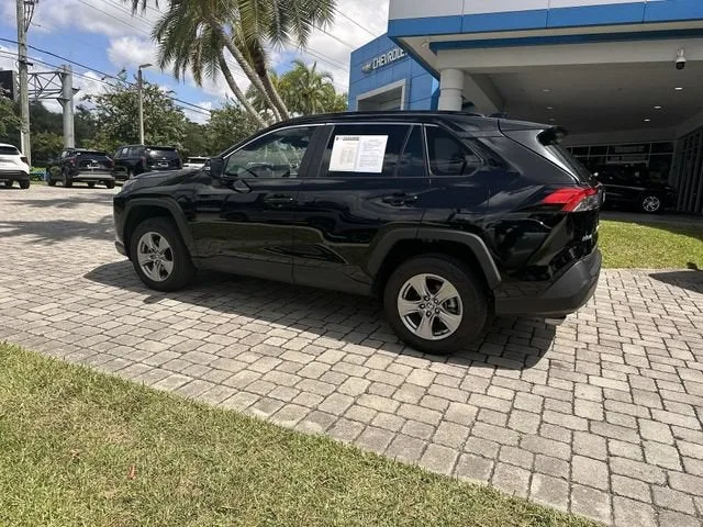 2024 Toyota RAV4 XLE photo 34