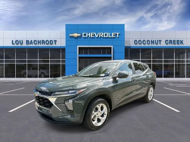 2025 Chevrolet Trax LS photo 4