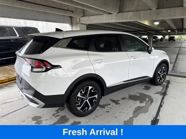 2024 Kia Sportage EX photo 17