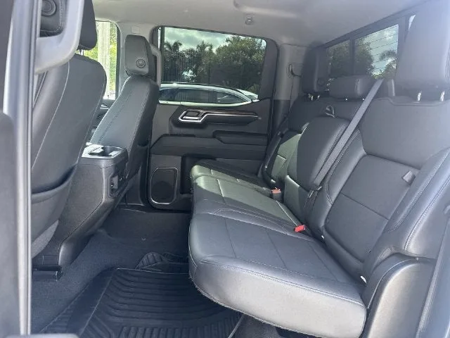 2024 Chevrolet Silverado 1500 RST photo 27