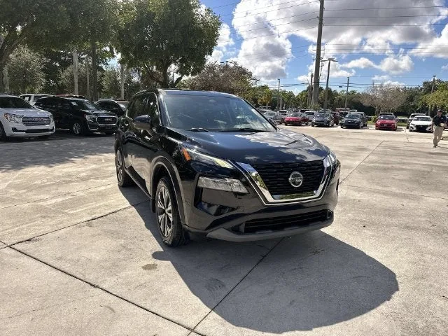 2021 Nissan Rogue SV photo 17