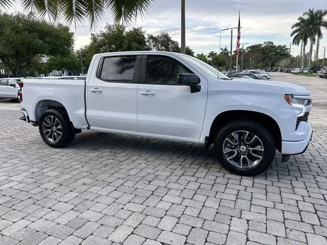 2023 Chevrolet Silverado 1500 RST photo 15