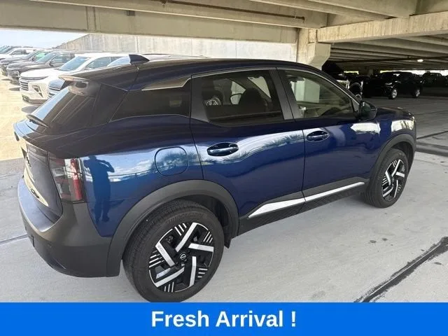 2025 Nissan Kicks SV photo 13