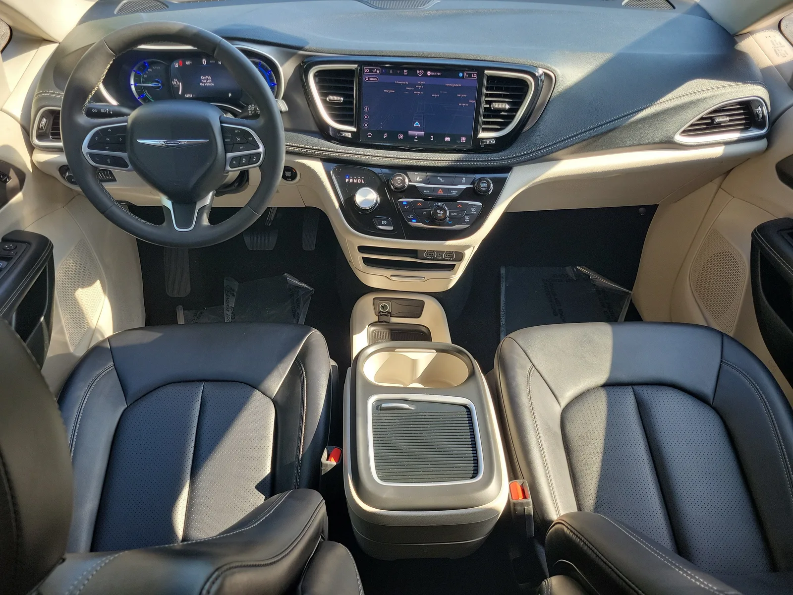 2024 Chrysler Pacifica Hybrid Select photo 16