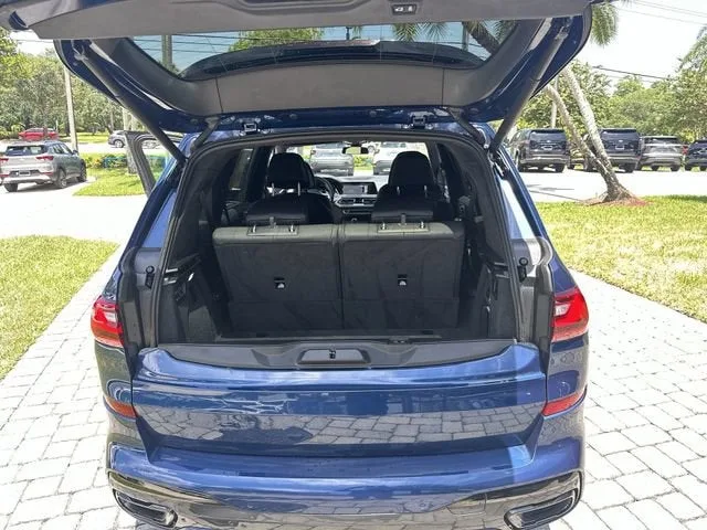 2021 BMW X7 xDrive40i photo 28