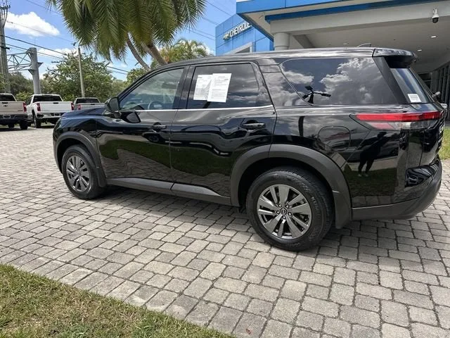 2025 Nissan Pathfinder S photo 33