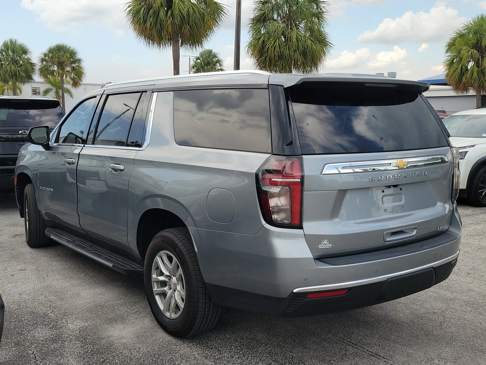 2024 Chevrolet Suburban LT photo 4