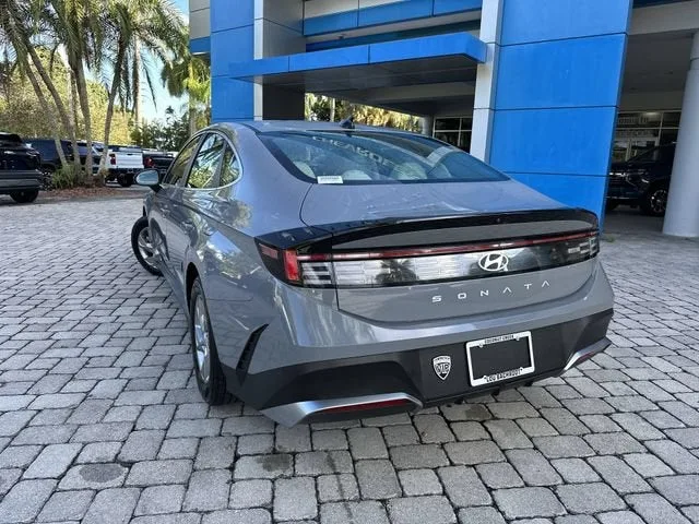 2025 Hyundai Sonata SE photo 12