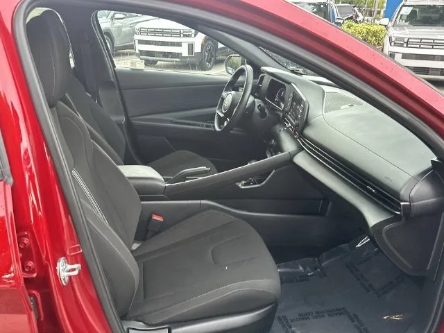 2025 Hyundai Elantra SEL Sport photo 29