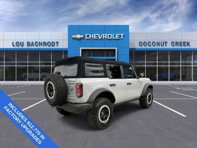 2023 Ford Bronco Base photo 8