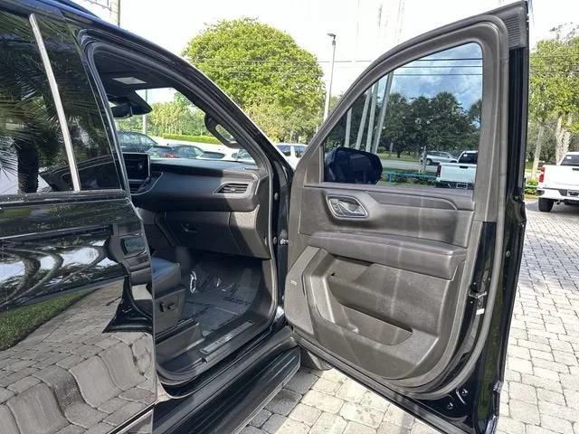 2023 Chevrolet Suburban RST photo 23