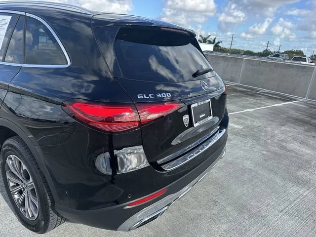 2023 Mercedes-Benz GLC GLC 300 photo 12