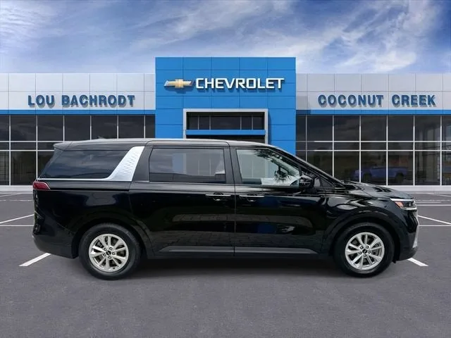 2024 Kia Carnival LX photo 9