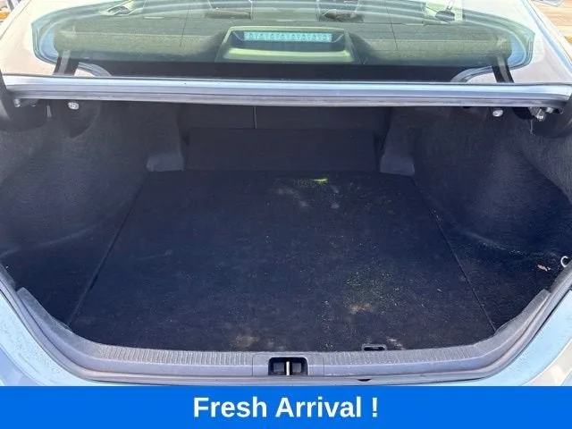 2023 Toyota Camry SE photo 4