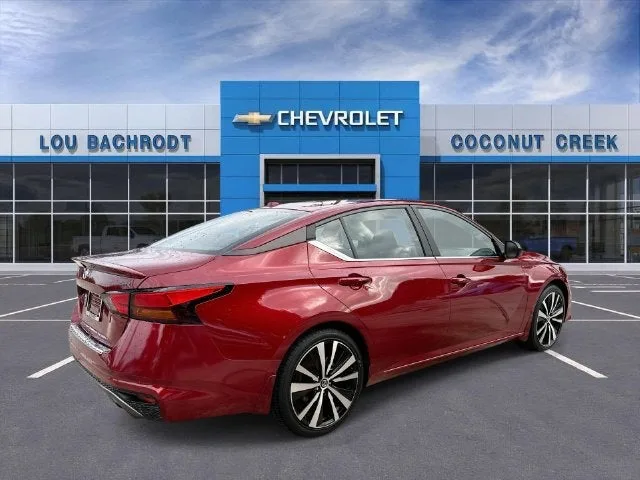 2022 Nissan Altima 2.5 SR photo 8