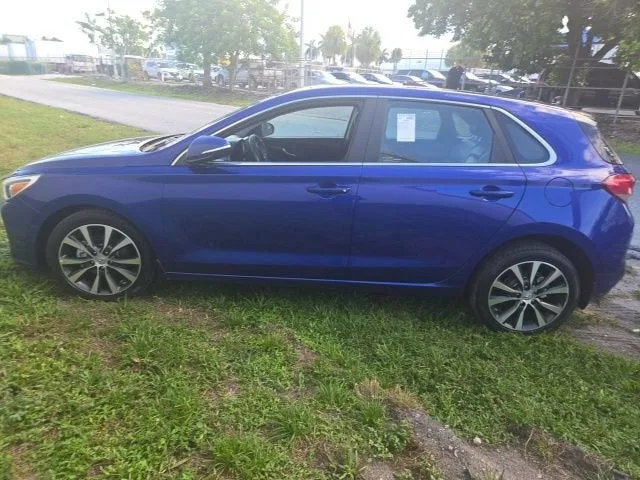 2020 Hyundai Elantra GT 5DR HB AT photo 4