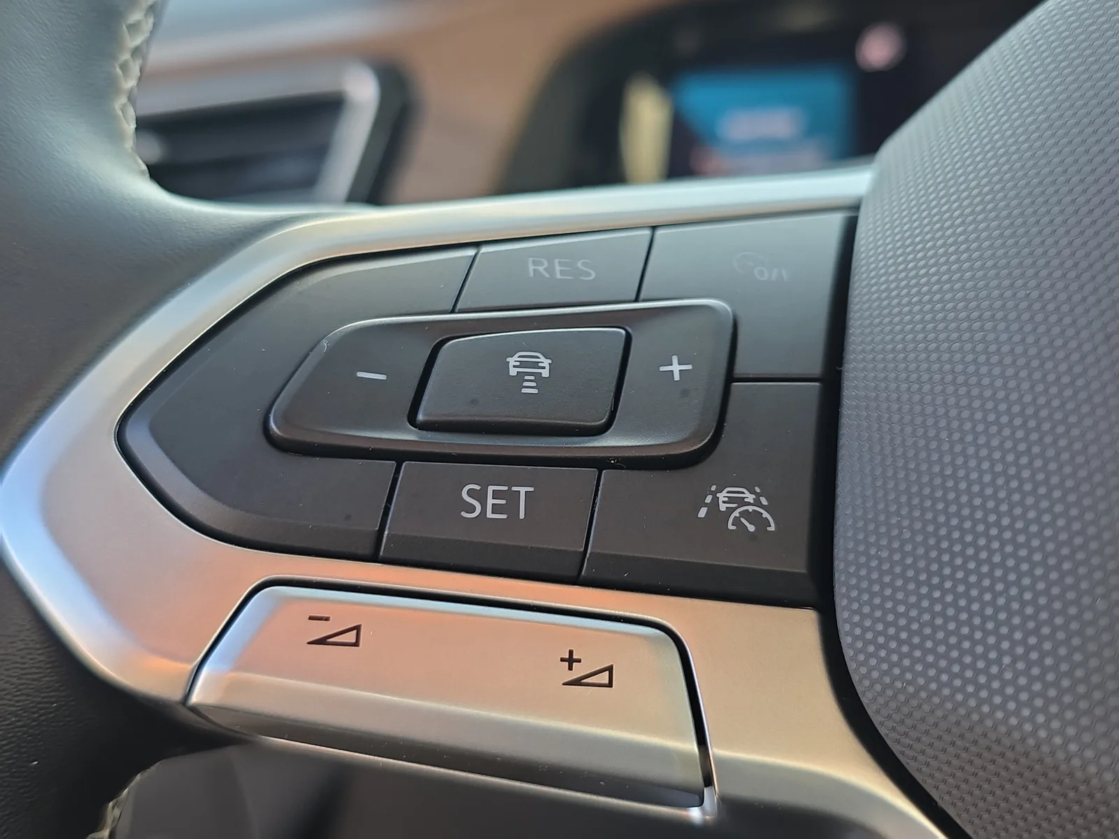2026 Volkswagen Atlas 2.0T SE w/Technology photo 26