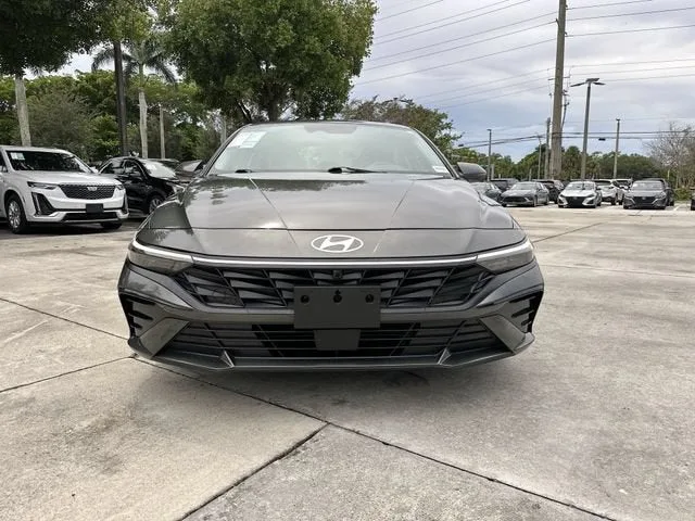 2024 Hyundai Elantra Limited photo 19