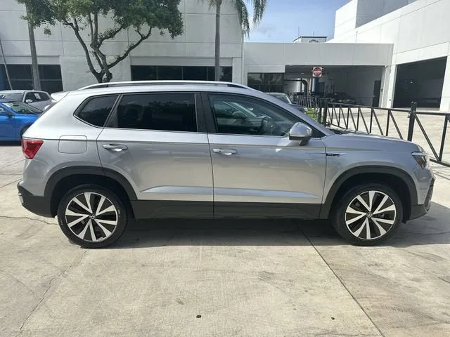 2024 Volkswagen Taos SE photo 20