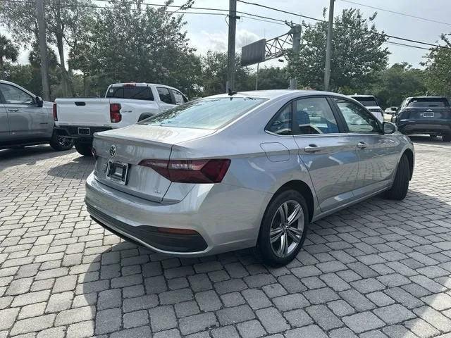 2024 Volkswagen Jetta SE photo 33