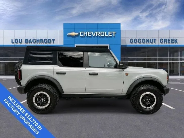 2023 Ford Bronco Base photo 9