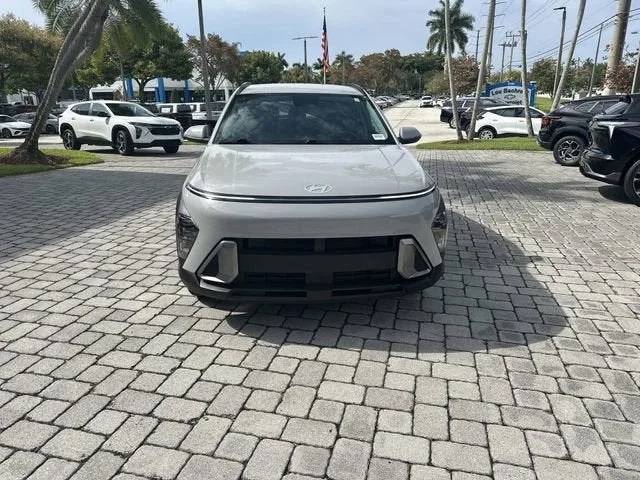 2025 Hyundai Kona SEL photo 18