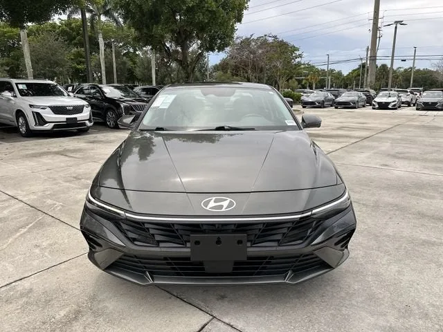 2024 Hyundai Elantra Limited photo 18