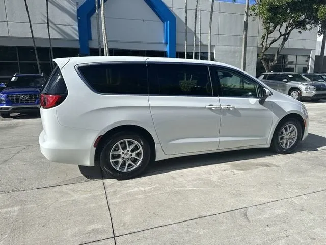 2023 Chrysler Voyager LX photo 36
