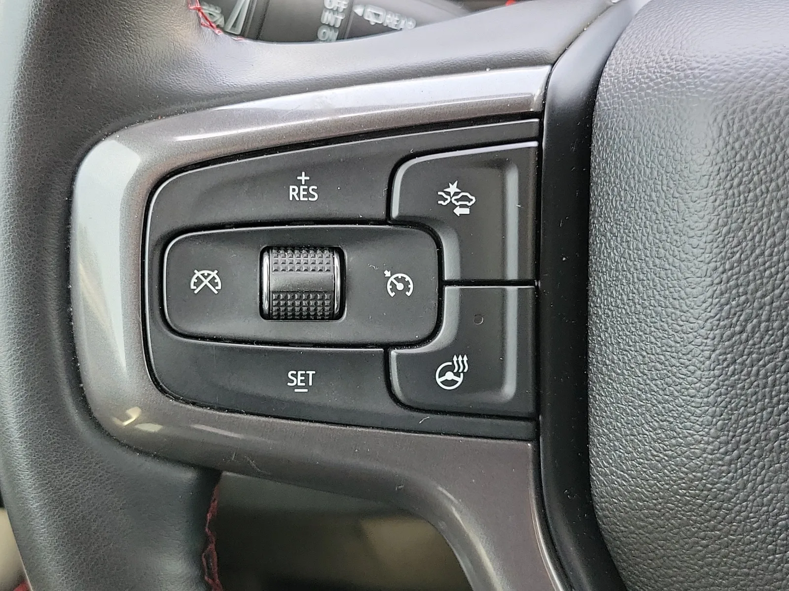 2023 Chevrolet Suburban RST photo 30