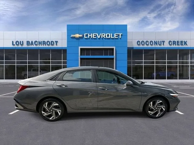 2025 Hyundai Elantra SEL Convenience photo 9