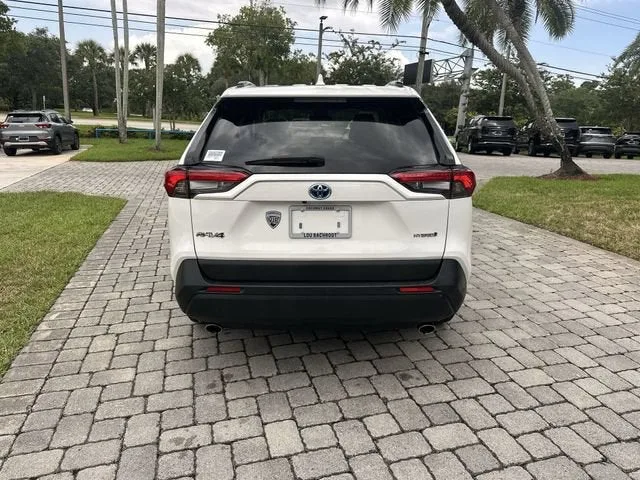 2023 Toyota RAV4 Hybrid XLE photo 33