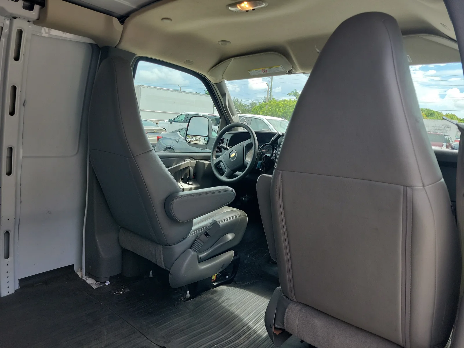2025 Chevrolet Express Cargo WT photo 8