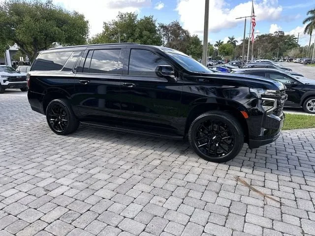 2023 Chevrolet Suburban RST photo 15